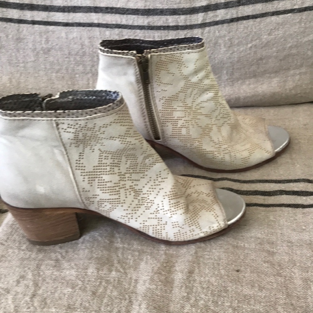 Felmini flower lace leather open toe bootie